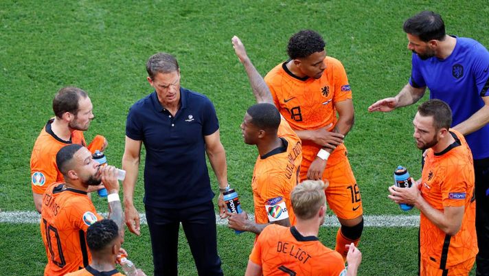 Ag. De Boer: “Europei? In tribuna c’erano amici di un giocatore che insultavano…” - immagine 1