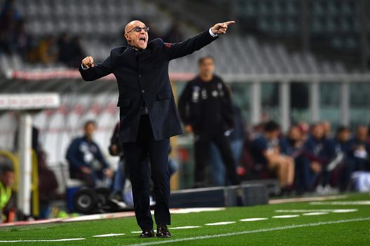 TURIN, ITALY - OCTOBER 22: Genoa CFC head coach Davide Ballardini shouts to his players during the Serie A match between Torino FC and Genoa CFC at Stadio Olimpico di Torino on October 22, 2021 in Turin, Italy. (Photo by Valerio Pennicino/Getty Images) Juric è imbattuto con Ballardini: nel passato campionato lo sconfisse con merito- immagine 2