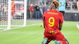 L’attacco al palo. Dietro Abraham rimane il vuoto