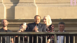 VIDEO Milan, Berlusconi e Galliani festeggiano in piazza Duomo lo scudetto