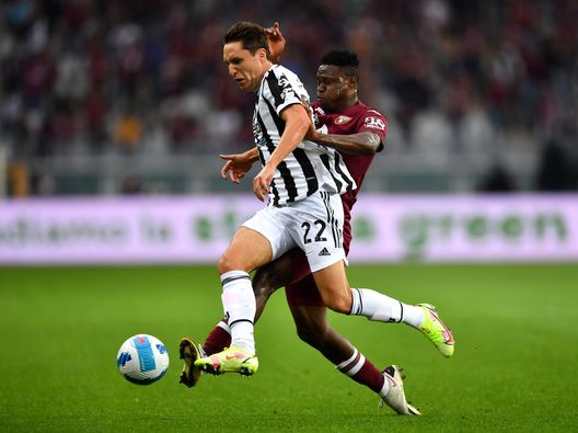 TURIN, ITALY - OCTOBER 02: Federico Chiesa of Juventus is challenged by Wilfried Singo of Torino during the Serie A match between Torino FC v Juventus at Stadio Olimpico di Torino on October 02, 2021 in Turin, Italy. (Photo by Valerio Pennicino/Getty Images)