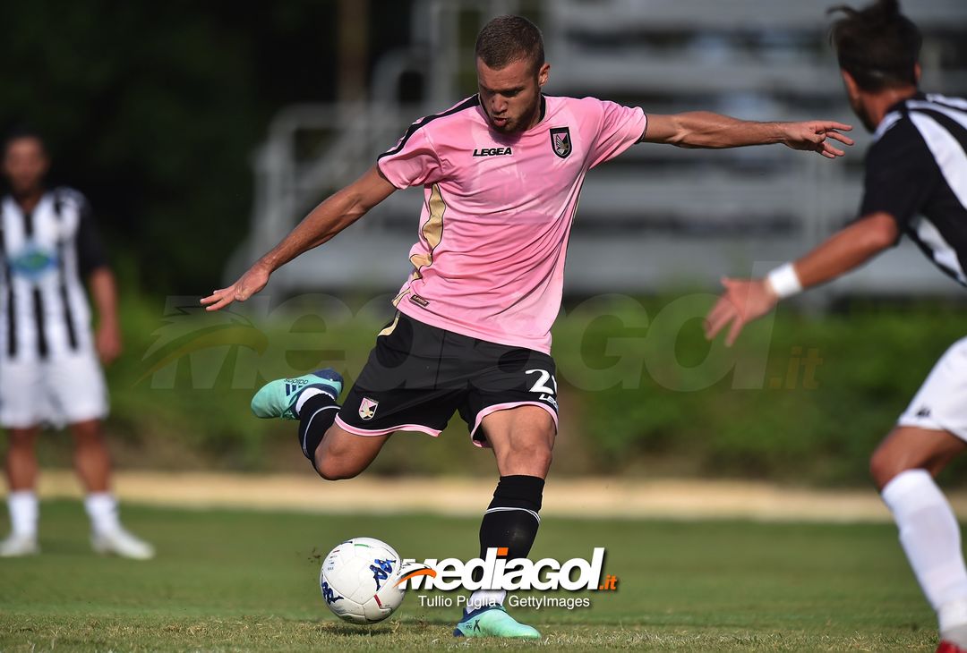  PALERMO, ITALY - AUGUST 18:  George Puscas of Palermo in action during the pre-season friendly match between US Citta' di Palermo and Sicula Leonzio at Carmelo Onorato training center on August 18, 2018 in Palermo, Italy.  (Photo by Tullio M. Puglia/Getty Images)  