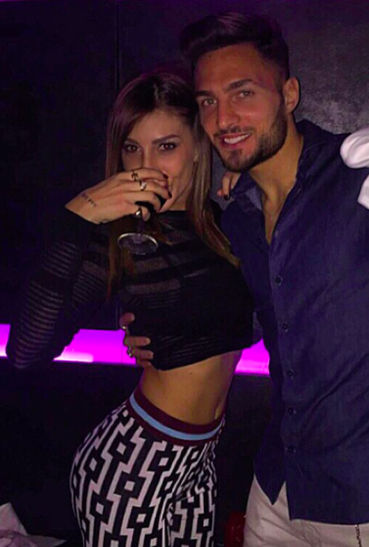  33 ENZA DE CRISTOFARO - Compagna e futura moglie di Danilo D'Ambrosio 