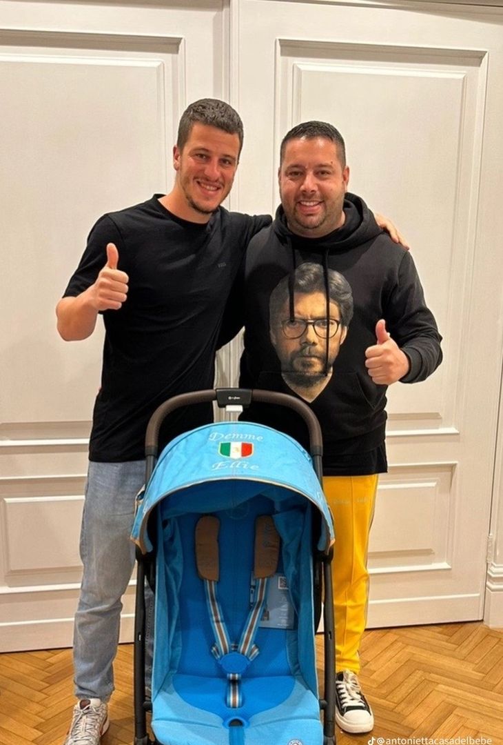 GALLERY Per 4 calciatori del Napoli arriva il passeggino con lo scudetto - immagine 3