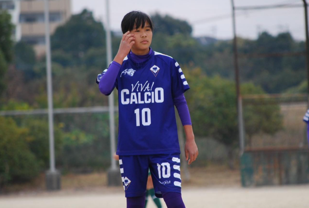 FOTO – Viva! Calcio, la squadra giapponese con le maglie simil-Fiorentina - immagine 4