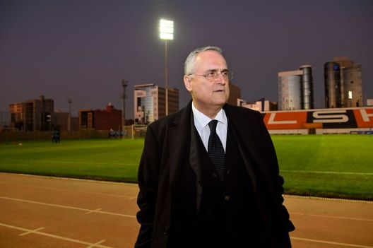 (Photo by Marco Rosi/Getty Images) Il derby telefonico, ennesimo scherzo a Lotito: “Ma come? La Roma compra tutti”- immagine 2