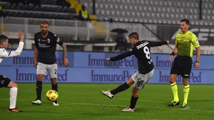 LA SPEZIA, ITALY - DECEMBER 16: Nicolas Dominguez of Bologna FC scores goal during the Serie A match between Spezia Calcio and Bologna FC at Stadio Alberto Picco on December 16, 2020 in La Spezia, Italy. (Photo by Chris Ricco/Getty Images)