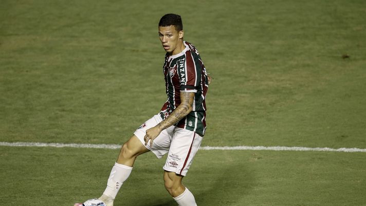 RIO DE JANEIRO, BRAZIL - JANUARY 24: Lucas Calegari of Fluminense controls the ball during the match between Fluminense and Botafogo as part of the Brasileirao Series A at Sao Januario Stadium on January 24, 2021 in Rio de Janeiro, Brazil. (Photo by Bruna Prado/Getty Images) 