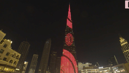 Milan, il Burj Khalifa di Dubai si illumina di rossonero | VIDEO
