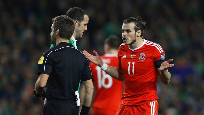 DUBLIN, IRELAND - MARCH 24:  Gareth Bale of Wales appeals to referee Nicola Rizzoli during the FIFA 2018 World Cup Qualifier between Republic of Ireland and Wales at Aviva Stadium on March 24, 2017 in Dublin, Ireland.  (Photo by Ian Walton/Getty Images) 