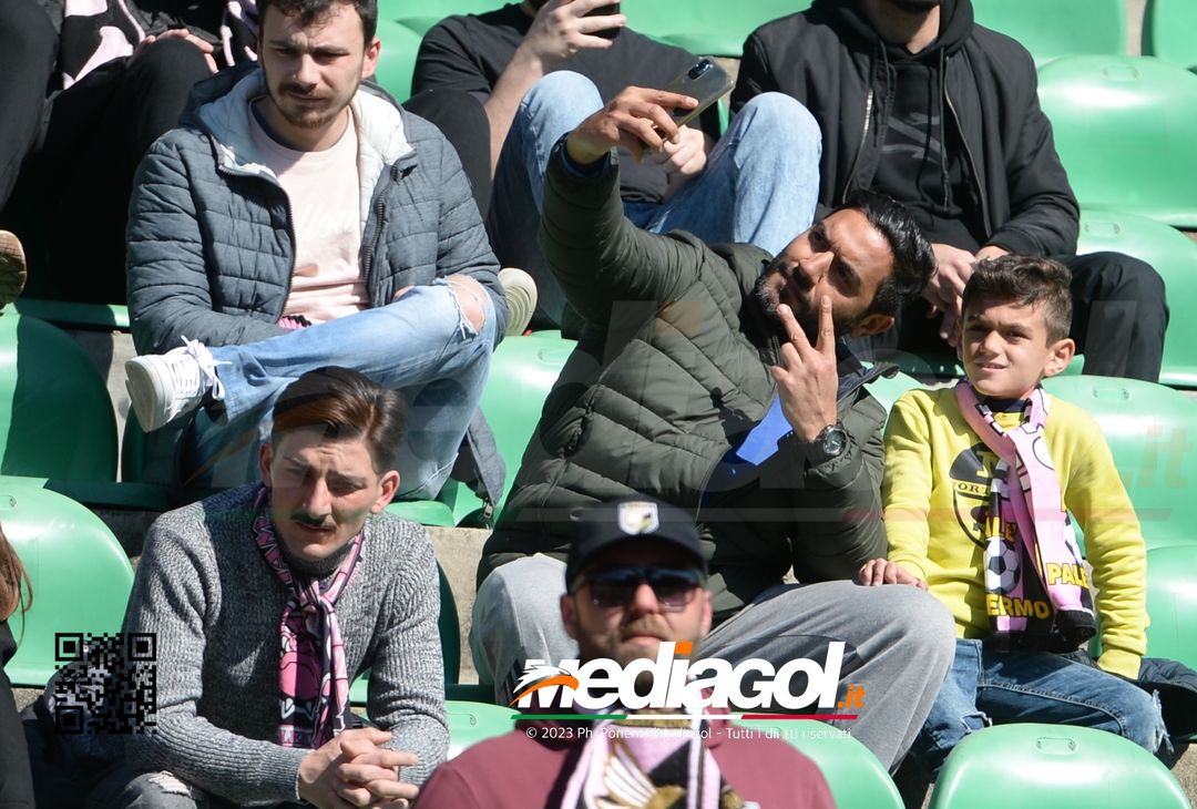 FOTOTIFO Palermo-Frosinone 1-1, i tifosi allo Stadio “Renzo Barbera” (Gallery) - immagine 17