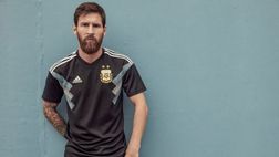Nazionali, Argentina: Messi presenta la seconda maglia in vista dei Mondiali