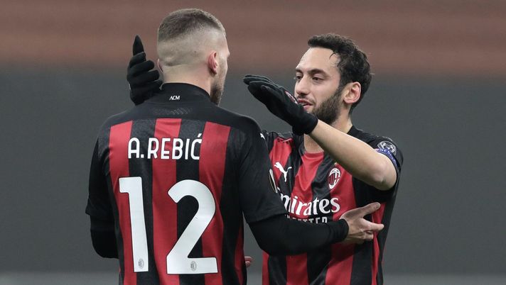 Ante Rebic e Hakan Calhanoglu, giocatori del Milan, festeggiano durante Milan-Celtic 4-2 (Europa League 2020-2021) | News (Getty Images) Ante Rebic e Hakan Calhanoglu, giocatori del Milan, festeggiano durante Milan-Celtic 4-2 (Europa League 2020-2021) | News (Getty Images)