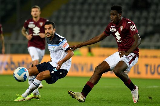 TURIN, ITALY - SEPTEMBER 23: Pedro Rodriguez Ledesma of SS Lazio compete for the ball with Wilfried Singo of Torino FC during the Serie A match between Torino FC v SS Lazio at Stadio Olimpico di Torino on September 23, 2021 in Turin, Italy. (Photo by Marco Rosi - SS Lazio/Getty Images) TURIN, ITALY - SEPTEMBER 23: Pedro Rodriguez Ledesma of SS Lazio compete for the ball with Wilfried Singo of Torino FC during the Serie A match between Torino FC v SS Lazio at Stadio Olimpico di Torino on September 23, 2021 in Turin, Italy. (Photo by Marco Rosi - SS Lazio/Getty Images)