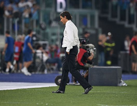 ROME, ITALY - AUGUST 26: Head coach of FC Internazionale Simone Inzaghi reacts durin the Serie A match between SS Lazio and FC Internazionale at Stadio Olimpico on August 26, 2022 in Rome, Italy. (Photo by Mattia Ozbot - Inter/Inter via Getty Images) C’è POST per te – Inter ko: i tifosi individuano il colpevole in Simone Inzaghi - immagine 1