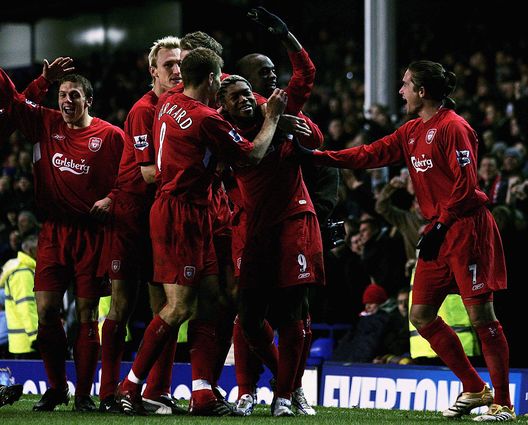 derby di Liverpool del 2005, subito dopo il gol di Cissè (Photo by Shaun Botterill/Getty Images) derby di Liverpool del 2005, subito dopo il gol di Cissè (Photo by Shaun Botterill/Getty Images)