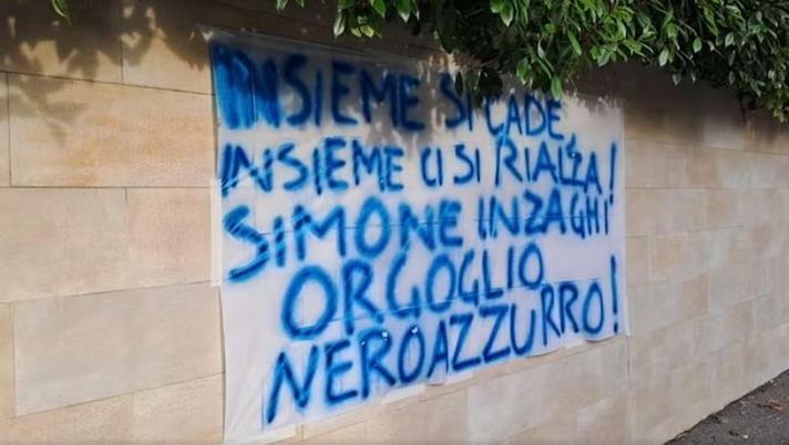 Inzaghi, i tifosi provano a convincerlo: ecco il testo dello striscione comparso sotto casa - immagine 1