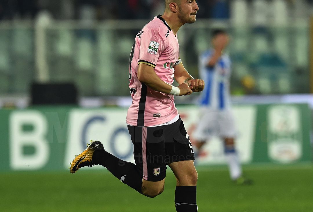  PESCARA, ITALY - NOVEMBER 03:  Iljia Nestorovski of US Città di Palermo FC celebrates after scoring goal 1-2 during the Serie B match between Pescara Calcio and US Citta di Palermo FC at Stadio Adriatico Giovanni Cornacchia on November 3, 2017 in Pescara, Italy.  (Photo by Giuseppe Bellini/Getty Images) 
