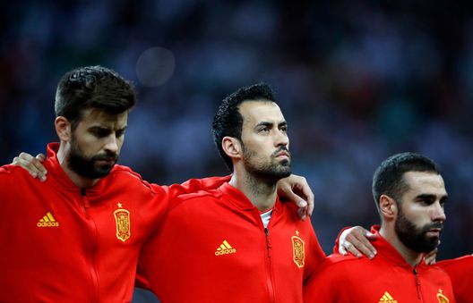 KAZAN, RUSSIA - JUNE 20: (L-R) Gerard Pique, Sergio Busquets and Dani Carvajal of Spain look on prior to the 2018 FIFA World Cup Russia group B match between Iran and Spain at Kazan Arena on June 20, 2018 in Kazan, Russia. (Photo by Julian Finney/Getty Images) KAZAN, RUSSIA - JUNE 20: (L-R) Gerard Pique, Sergio Busquets and Dani Carvajal of Spain look on prior to the 2018 FIFA World Cup Russia group B match between Iran and Spain at Kazan Arena on June 20, 2018 in Kazan, Russia. (Photo by Julian Finney/Getty Images)