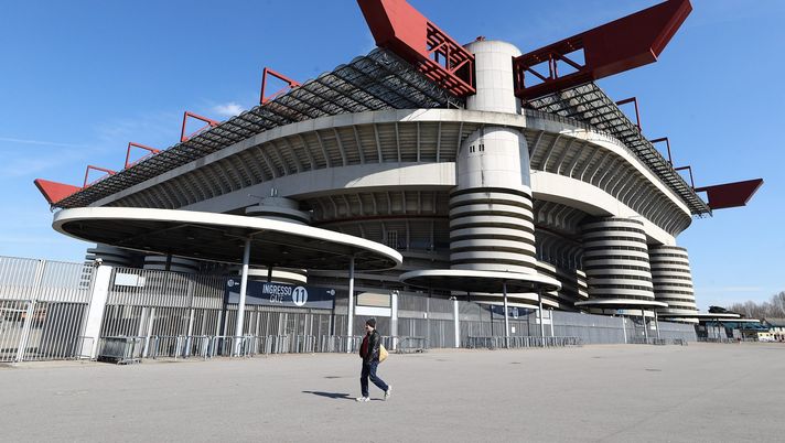 MILAN, ITALY - MARCH 08: A man walks past the closed stadium after rules to limit the spread of Covid-19 have been put in place before the Serie A match between AC Milan and Genoa CFC at Stadio Giuseppe Meazza (also known as the San Siro stadium) on March 8, 2020 in Milan, Italy. (Photo by Marco Luzzani/Getty Images) MILAN, ITALY - MARCH 08: A man walks past the closed stadium after rules to limit the spread of Covid-19 have been put in place before the Serie A match between AC Milan and Genoa CFC at Stadio Giuseppe Meazza (also known as the San Siro stadium) on March 8, 2020 in Milan, Italy. (Photo by Marco Luzzani/Getty Images)
