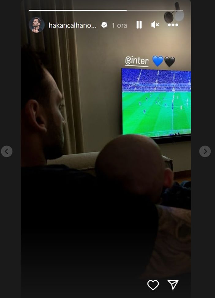 Fiorentina-Inter, Calhanoglu out: ha seguito i compagni in tv- immagine 2