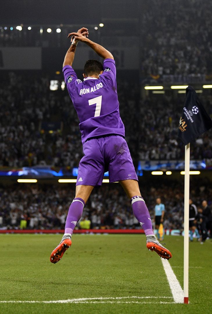  CARDIFF, WALES - JUNE 03:  Cristiano Ronaldo of Real Madrid celebrates scoring his sides first goal during the UEFA Champions League Final between Juventus and Real Madrid at National Stadium of Wales on June 3, 2017 in Cardiff, Wales.  (Photo by David Ramos/Getty Images) 