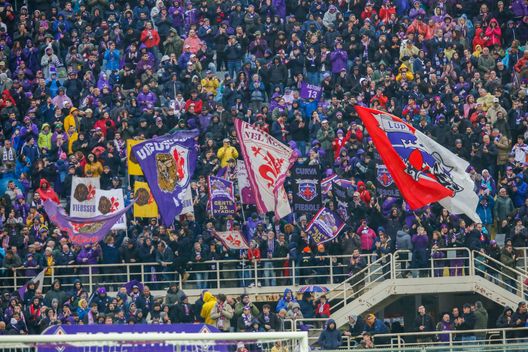 GERMOGLI PH: 7 GENNAIO 2023 FIRENZE STADIO ARTEMIO FRANCHI SERIE A FIORENTINA VS SASSUOLO NELLA FOTO TIFOSI CURVA FIESOLE Franchi, la carica dei 30.000 per tenere alta la media stagionale- immagine 2