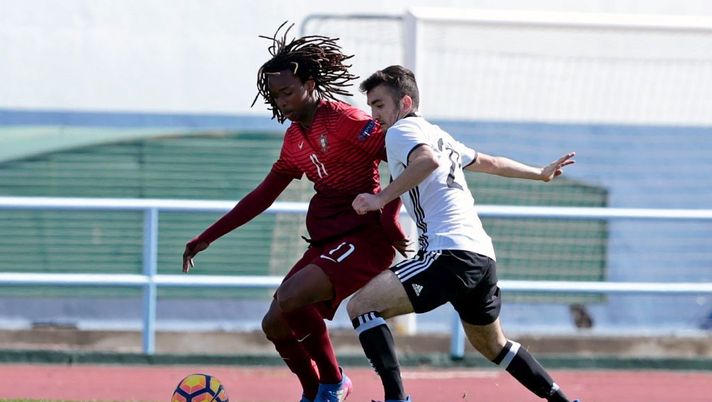 VILA REAL SANTO ANTÓNIO, PORTUGAL - FEBRUARY 13: Erkan Eyibil (R) of Germany U16 challenges Jair Tavares (L) of Portugal U16 during the  UEFA Development Tournament Match between Germany U16 and Portugal U16 on February 13, 2017 in Vila Real Santo António, Portugal. (Photo by Ricardo Nascimento/Getty Images) 