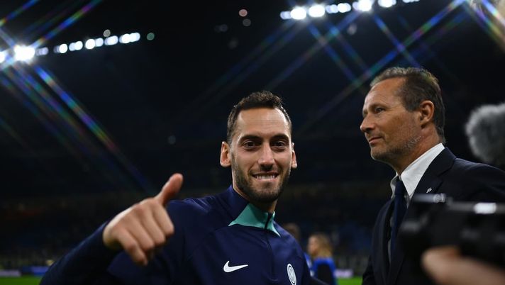 DAZN – Inter-Milan, stretta di mano tra Calhanoglu e Theo Hernandez - immagine 1