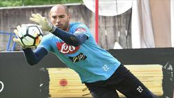 Luigi Sepe alle Maldive con il pantaloncino del Napoli: “Mai senza!” | FOTO