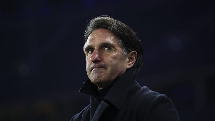 BERLIN, GERMANY - JANUARY 23: Bruno Labbadia, Head Coach of Hertha BSC looks on prior to the Bundesliga match between Hertha BSC and SV Werder Bremen at Olympiastadion on January 23, 2021 in Berlin, Germany. Sporting stadiums around Germany remain under strict restrictions due to the Coronavirus Pandemic as Government social distancing laws prohibit fans inside venues resulting in games being played behind closed doors. (Photo by Maja Hitij/Getty Images) Genoa, il nuovo allenatore Labbadia ‘tifa’ Samp? Malumore dei tifosi sul web - immagine 1