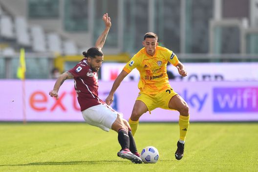 TURIN, ITALY - OCTOBER 18: Ricardo Rodriguez (L) of Torino FC in action against Diego Godin of Cagliari Calcio during the Serie A match between Torino FC and Cagliari Calcio at Stadio Olimpico di Torino on October 18, 2020 in Turin, Italy. (Photo by Valerio Pennicino/Getty Images) TURIN, ITALY - OCTOBER 18: Ricardo Rodriguez (L) of Torino FC in action against Diego Godin of Cagliari Calcio during the Serie A match between Torino FC and Cagliari Calcio at Stadio Olimpico di Torino on October 18, 2020 in Turin, Italy. (Photo by Valerio Pennicino/Getty Images)