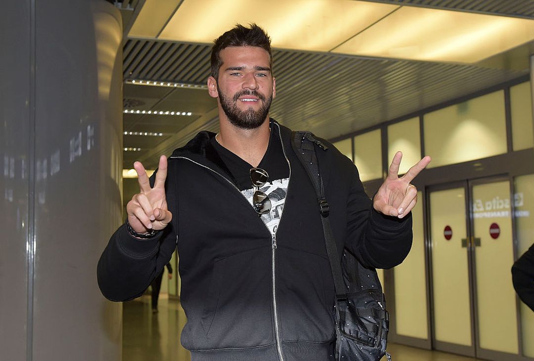  New As Roma signing Alisson Becker is seen at Fiumicino Airport on May 17, 2016 in Rome, Italy. 