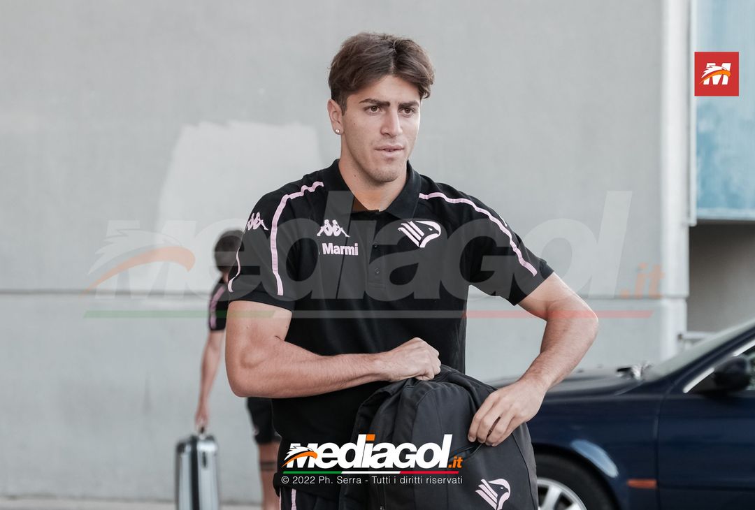 FOTO Palermo, i rosanero verso Manchester: la partenza dal “Renzo Barbera” (Gallery) - immagine 11