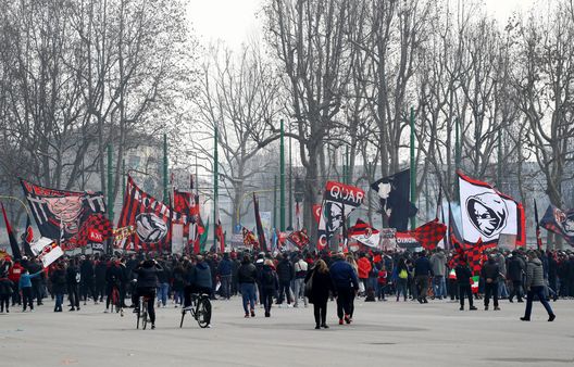 I tifosi della Curva Sud del Milan I tifosi della Curva Sud del Milan