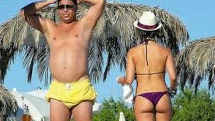 Ibiza, Ronaldo e la pancia... Ibiza, Ronaldo e la pancia...