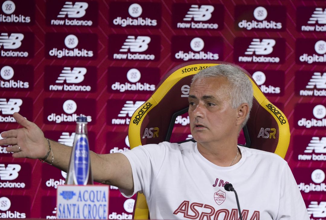 Roma, la conferenza stampa di Mourinho prima della Juventus – FOTO GALLERY - immagine 10