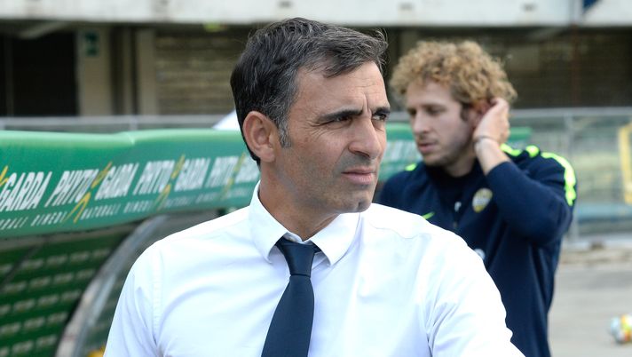 VERONA, ITALY - SEPTEMBER 24: Head coach of Hellas Verona FC Fabio Pecchia looks on during the Serie A match between Hellas Verona FC and SS Lazio at Stadio Marc'Antonio Bentegodi on September 24, 2017 in Verona, Italy. (Photo by Dino Panato/Getty Images) 