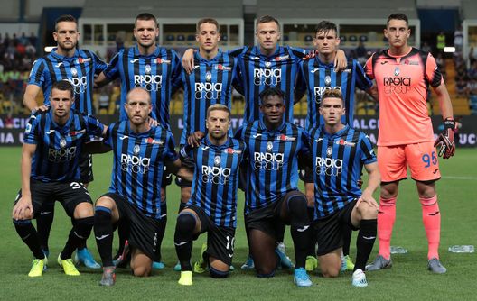  PARMA, ITALY - SEPTEMBER 01: Atalanta BC team line up prior to the Serie A match between Atalanta BC and Torino FC at Stadio Ennio Tardini on September 1, 2019 in Parma, Italy. (Photo by Emilio Andreoli/Getty Images) 