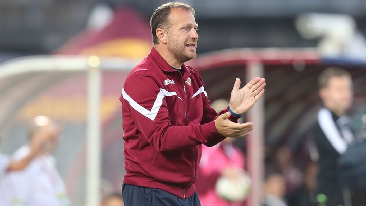 LIVORNO, ITALY - OCTOBER 26: Roberto Breda manager of AS Livorno gestures during the Serie B match between AS Livorno and Pisa SC at Stadio Armando Picchi on October 26, 2019 in Livorno, Italy. (Photo by Gabriele Maltinti/Getty Images) LIVORNO, ITALY - OCTOBER 26: Roberto Breda manager of AS Livorno gestures during the Serie B match between AS Livorno and Pisa SC at Stadio Armando Picchi on October 26, 2019 in Livorno, Italy. (Photo by Gabriele Maltinti/Getty Images)