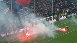 Genova, pioggia di fumogeni nel derby: Maresca lascia proseguire…