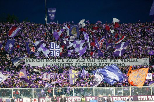 GERMOGLI PH: 11 MAGGIO 2023 FIRENZE STADIO ARTEMIO FRANCHI COPPA CONFERENCE LEAGUE FIORENTINA VS BASILEA NELLA FOTO TIFOSI CURVA FIESOLE COREOGRAFIA I tifosi viola invadono Roma: numeri incredibili per la finale di Coppa Italia- immagine 2