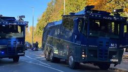 Hannover, cannoni ad acqua della Polizia in 3′ Divisione: gli ultras “Che esagerazione”