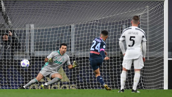 TURIN, ITALY - APRIL 07: Gianluigi Buffon of Juventus fails to save a penalty taken by Lorenzo Insigne of Napoli who scores their side's first goal during the Serie A match between Juventus and Napoli at Allianz Stadium on April 07, 2021 in Turin, Italy. Sporting stadiums around Italy remain under strict restrictions due to the Coronavirus Pandemic as Government social distancing laws prohibit fans inside venues resulting in games being played behind closed doors. (Photo by Valerio Pennicino/Getty Images) TURIN, ITALY - APRIL 07: Gianluigi Buffon of Juventus fails to save a penalty taken by Lorenzo Insigne of Napoli who scores their side's first goal during the Serie A match between Juventus and Napoli at Allianz Stadium on April 07, 2021 in Turin, Italy. Sporting stadiums around Italy remain under strict restrictions due to the Coronavirus Pandemic as Government social distancing laws prohibit fans inside venues resulting in games being played behind closed doors. (Photo by Valerio Pennicino/Getty Images)