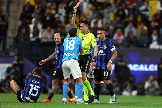 La moglie di Simeone cancella il commento, ma quante polemiche sul suo profilo social- immagine 2