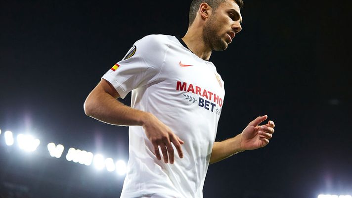 SEVILLE, SPAIN - FEBRUARY 27: Joan Jordan Moreno of Sevilla FC looks on during the UEFA Europa League round of 32 second leg match between Sevilla FC and CFR Cluj at Estadio Ramon Sanchez Pizjuan on February 27, 2020 in Seville, Spain. (Photo by Fran Santiago/Getty Images)  SEVILLE, SPAIN - FEBRUARY 27: Joan Jordan Moreno of Sevilla FC looks on during the UEFA Europa League round of 32 second leg match between Sevilla FC and CFR Cluj at Estadio Ramon Sanchez Pizjuan on February 27, 2020 in Seville, Spain. (Photo by Fran Santiago/Getty Images)