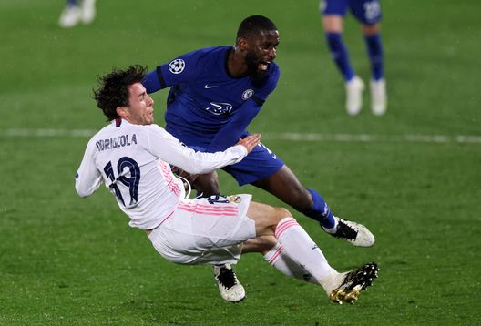 MADRID, SPAIN - APRIL 27: Alvaro Odriozola of Real Madrid is challenged by Antonio Ruediger of Chelsea during the UEFA Champions League Semi Final First Leg match between Real Madrid and Chelsea FC at Estadio Alfredo Di Stefano on April 27, 2021 in Madrid, Spain. Sporting stadiums around Spain remain under strict restrictions due to the Coronavirus Pandemic as Government social distancing laws prohibit fans inside venues resulting in games being played behind closed doors. (Photo by Angel Martinez/Getty Images) MADRID, SPAIN - APRIL 27: Alvaro Odriozola of Real Madrid is challenged by Antonio Ruediger of Chelsea during the UEFA Champions League Semi Final First Leg match between Real Madrid and Chelsea FC at Estadio Alfredo Di Stefano on April 27, 2021 in Madrid, Spain. Sporting stadiums around Spain remain under strict restrictions due to the Coronavirus Pandemic as Government social distancing laws prohibit fans inside venues resulting in games being played behind closed doors. (Photo by Angel Martinez/Getty Images)