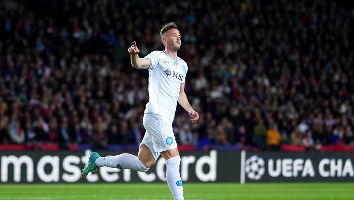 BARCELONA, SPAIN - MARCH 12: Amir Rrahmani of SSC Napoli celebrates scoring his team's first goal during the UEFA Champions League 2023/24 round of 16 second leg match between FC Barcelona and SSC Napoli at Estadi Olimpic Lluis Companys on March 12, 2024 in Barcelona, Spain. (Photo by Alex Caparros/Getty Images) Rrahmani: “L’approccio? Ecco che cosa non ha funzionato. Sulle occasioni sprecate…” - immagine 1