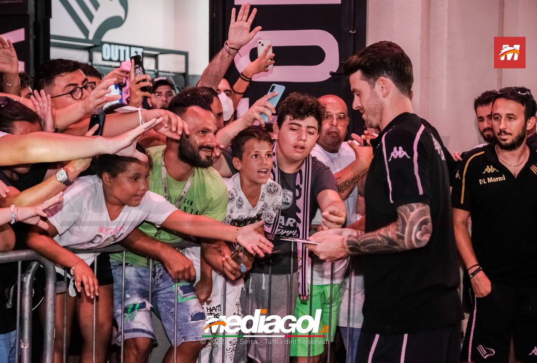 FOTO RITIRO PALERMO, Brunori e l’incontro con i tifosi al Barbera (Gallery) - immagine 42
