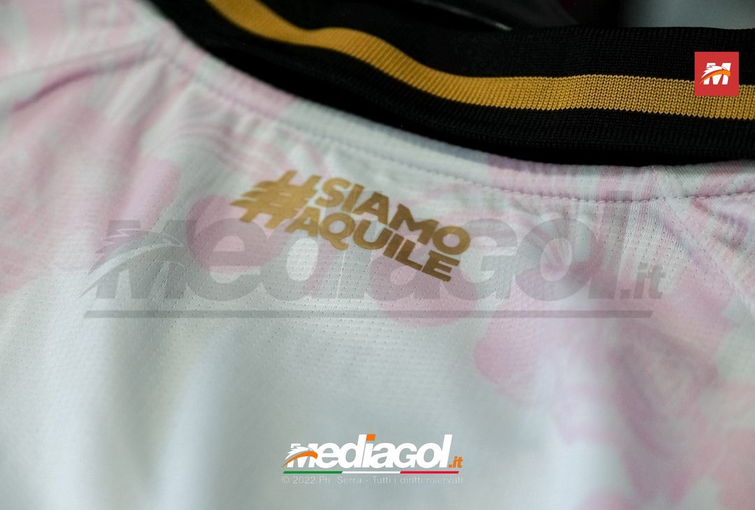 FOTO PALERMO, al via la vendita delle maglie del Palermo 22/23 (Gallery) - immagine 13